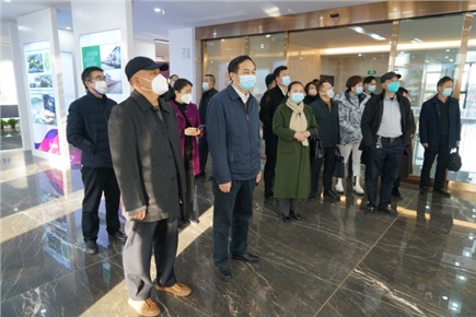 12月14日，張家界市政協(xié)黨組書記、主席歐陽(yáng)斌一行來(lái)到張家界高新區(qū)萬(wàn)眾實(shí)業(yè)集團(tuán)有限公司，宣講黨的二十大精神